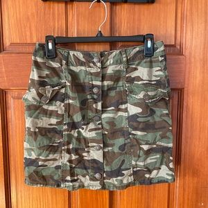 Forever 21 camo mini skirt size medium